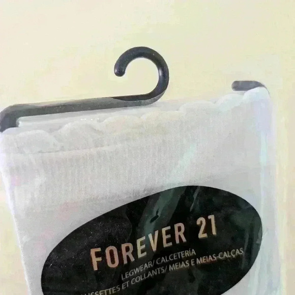 Forever 21  crew socks white polka dot - Picture 6 of 6